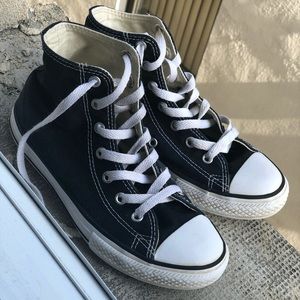 Black high top converse size 5